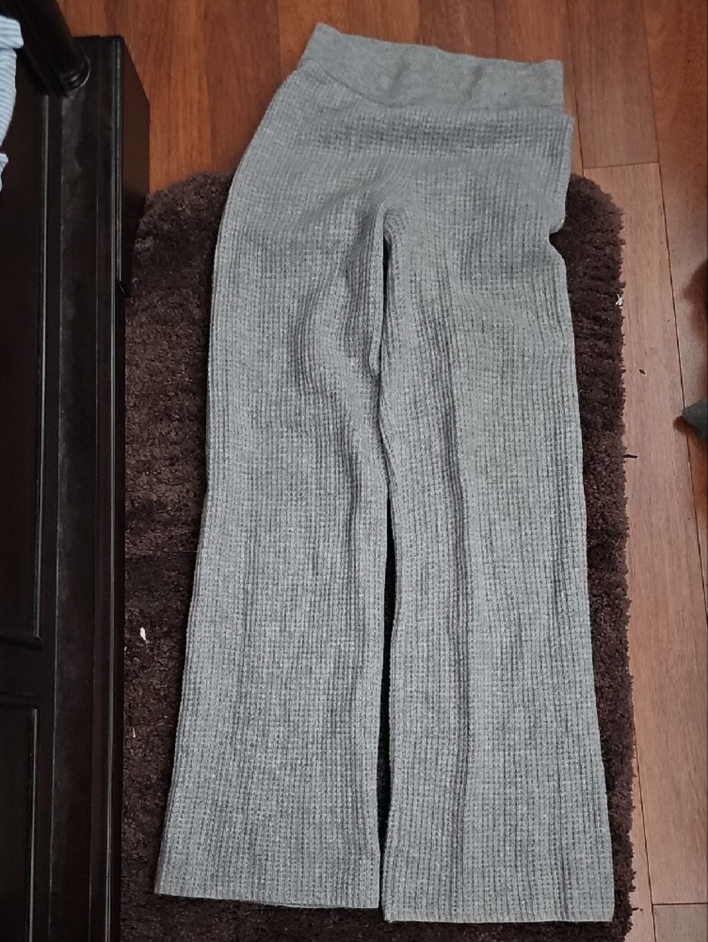 Alo Cashmere High-Waist Plush Waffle Pant - Picture 5 of 7